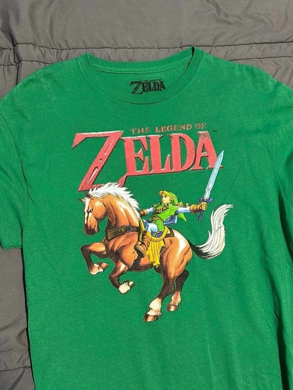 Nintendo Legend of Zelda Graphic T Shirt M Ocarina of Time Link GOOD CONDITION